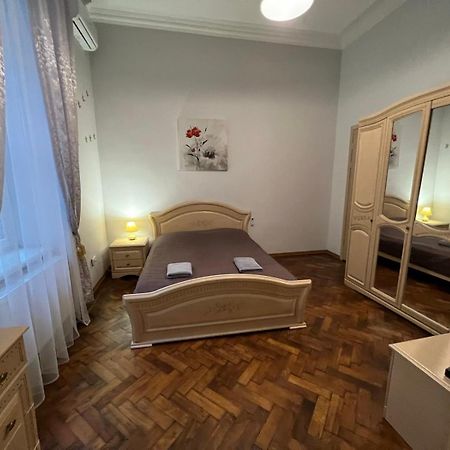 3 Rooms Apartments In The City Centr Lviv Extérieur photo