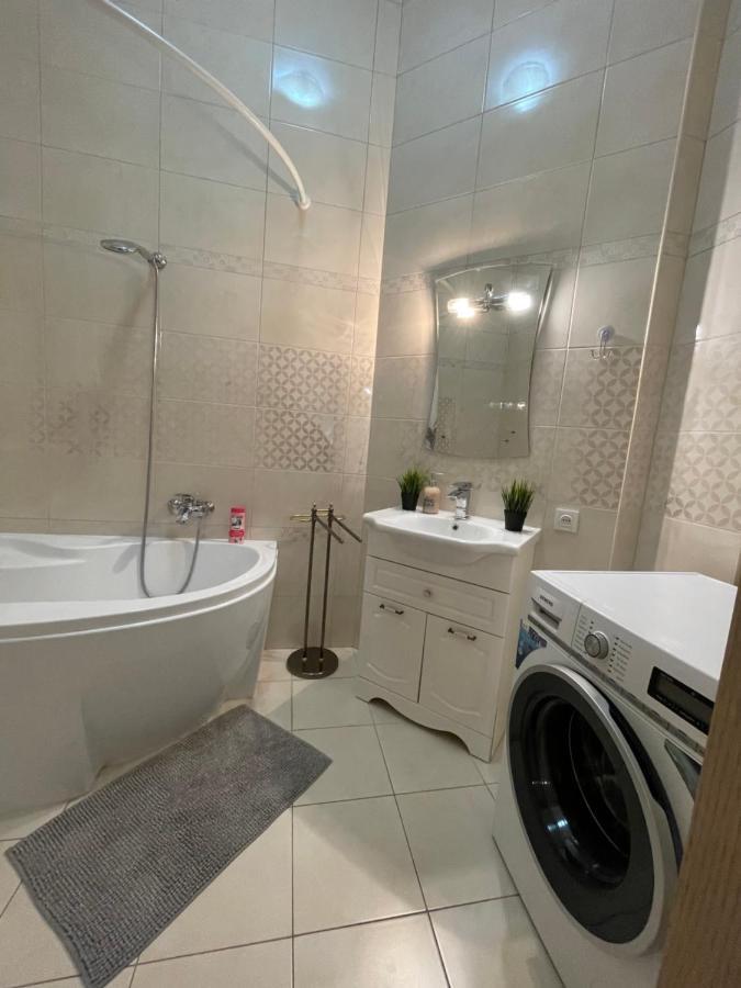 3 Rooms Apartments In The City Centr Lviv Extérieur photo