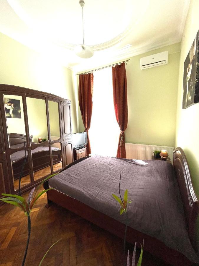 3 Rooms Apartments In The City Centr Lviv Extérieur photo