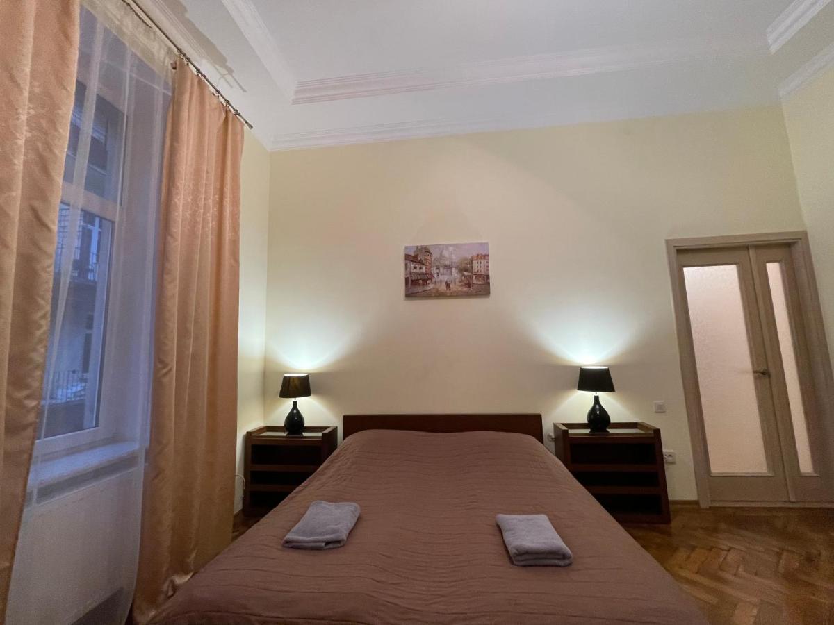 3 Rooms Apartments In The City Centr Lviv Extérieur photo