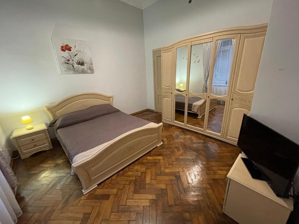 3 Rooms Apartments In The City Centr Lviv Extérieur photo