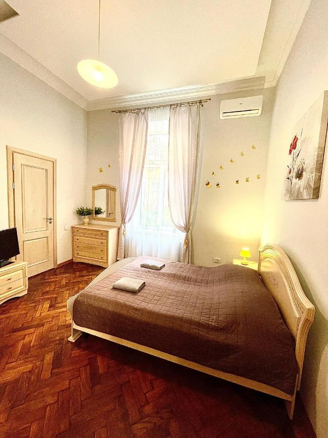 3 Rooms Apartments In The City Centr Lviv Extérieur photo