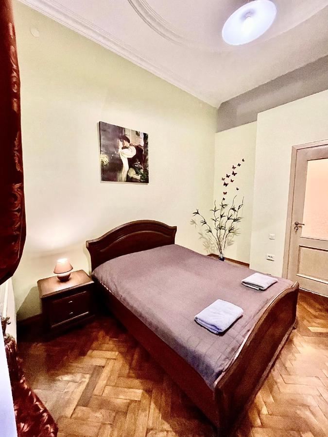 3 Rooms Apartments In The City Centr Lviv Extérieur photo
