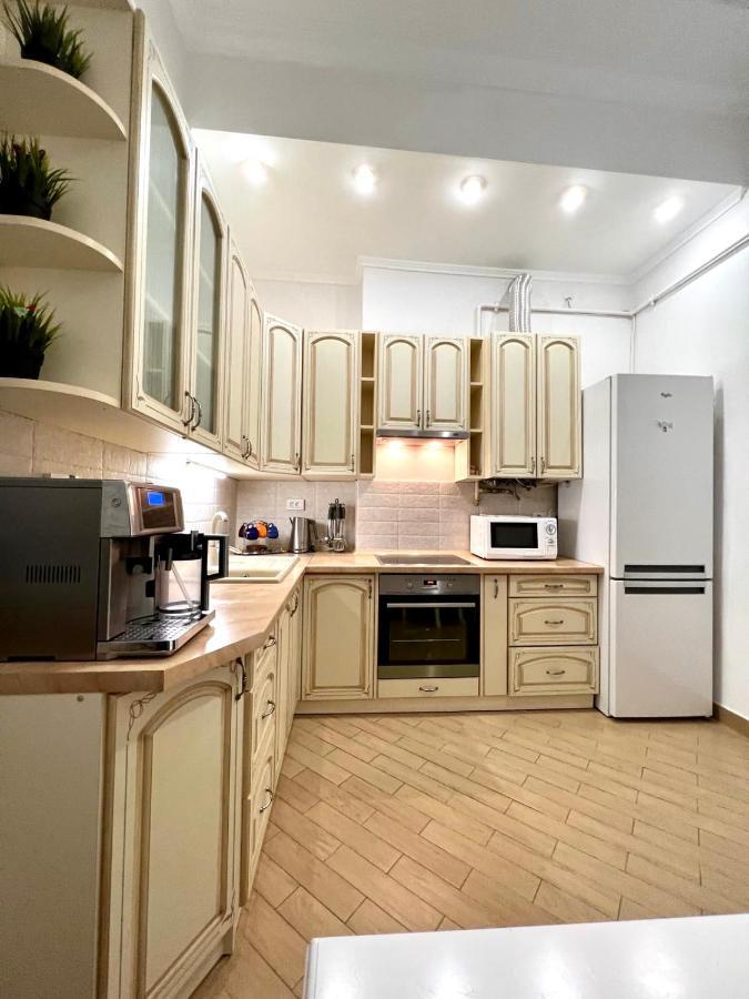 3 Rooms Apartments In The City Centr Lviv Extérieur photo