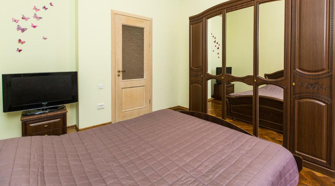 3 Rooms Apartments In The City Centr Lviv Extérieur photo