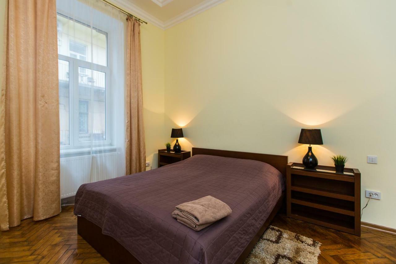 3 Rooms Apartments In The City Centr Lviv Extérieur photo