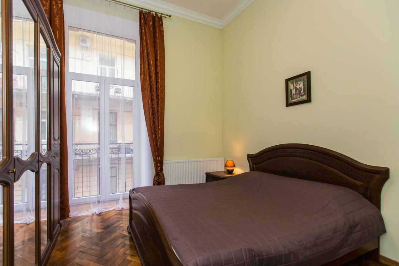 3 Rooms Apartments In The City Centr Lviv Extérieur photo