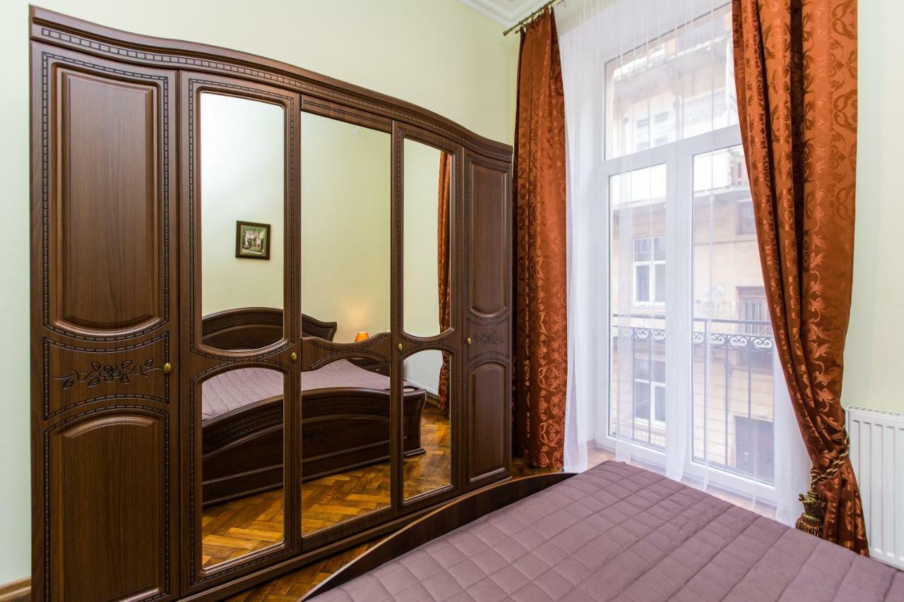 3 Rooms Apartments In The City Centr Lviv Extérieur photo